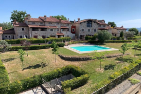 Bright Apt With Terrace and Shared Pool - Happy Rentals
